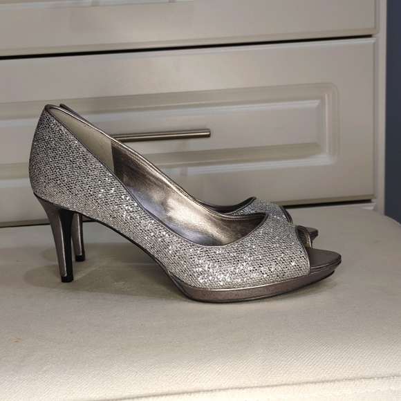 Nine West Shoes - Nine West size 8 pumps